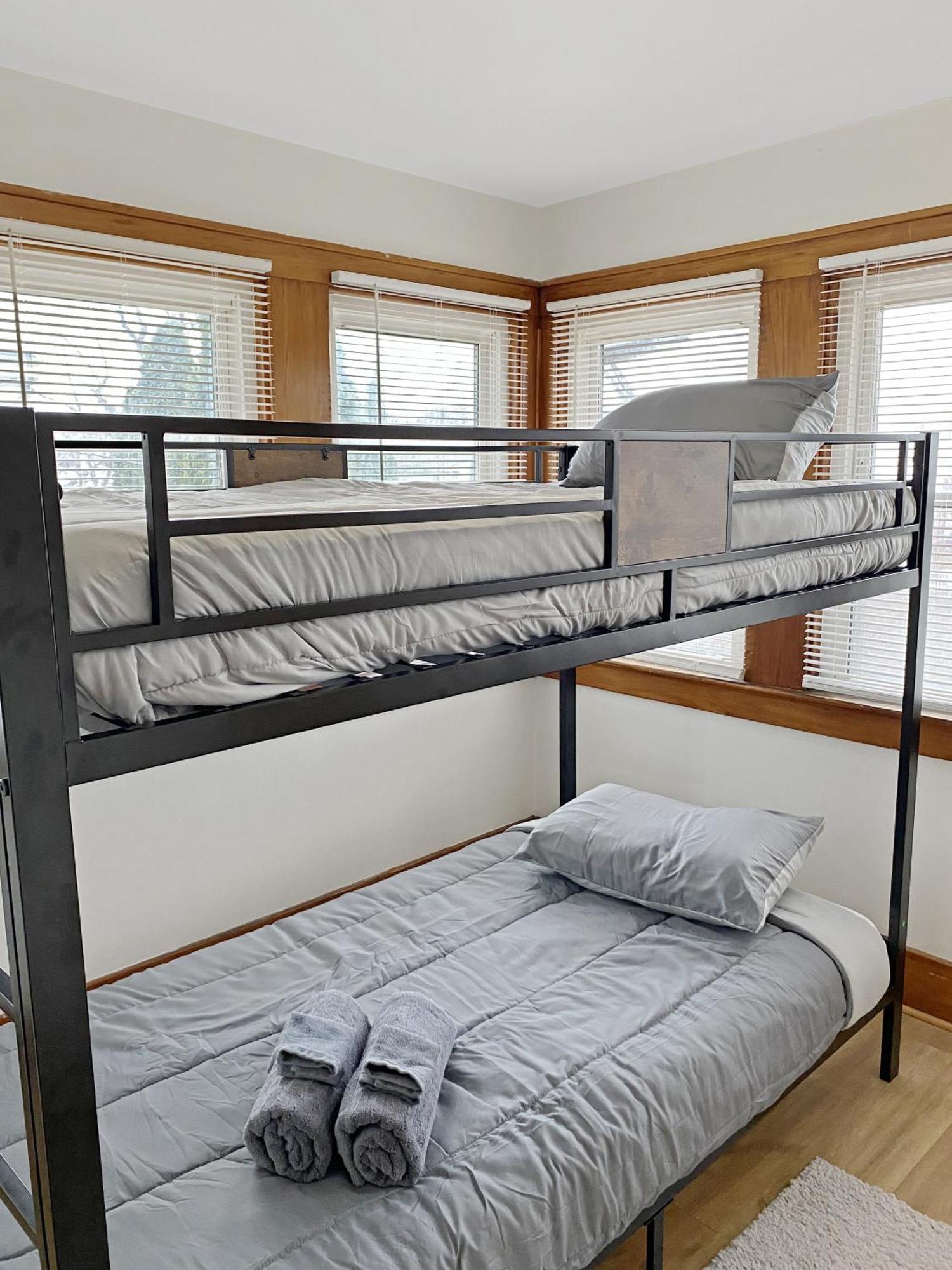 Lux 3Br, Steps From Airport, U Of R & Grocery Stores โรเชสเตอร์ ภายนอก รูปภาพ